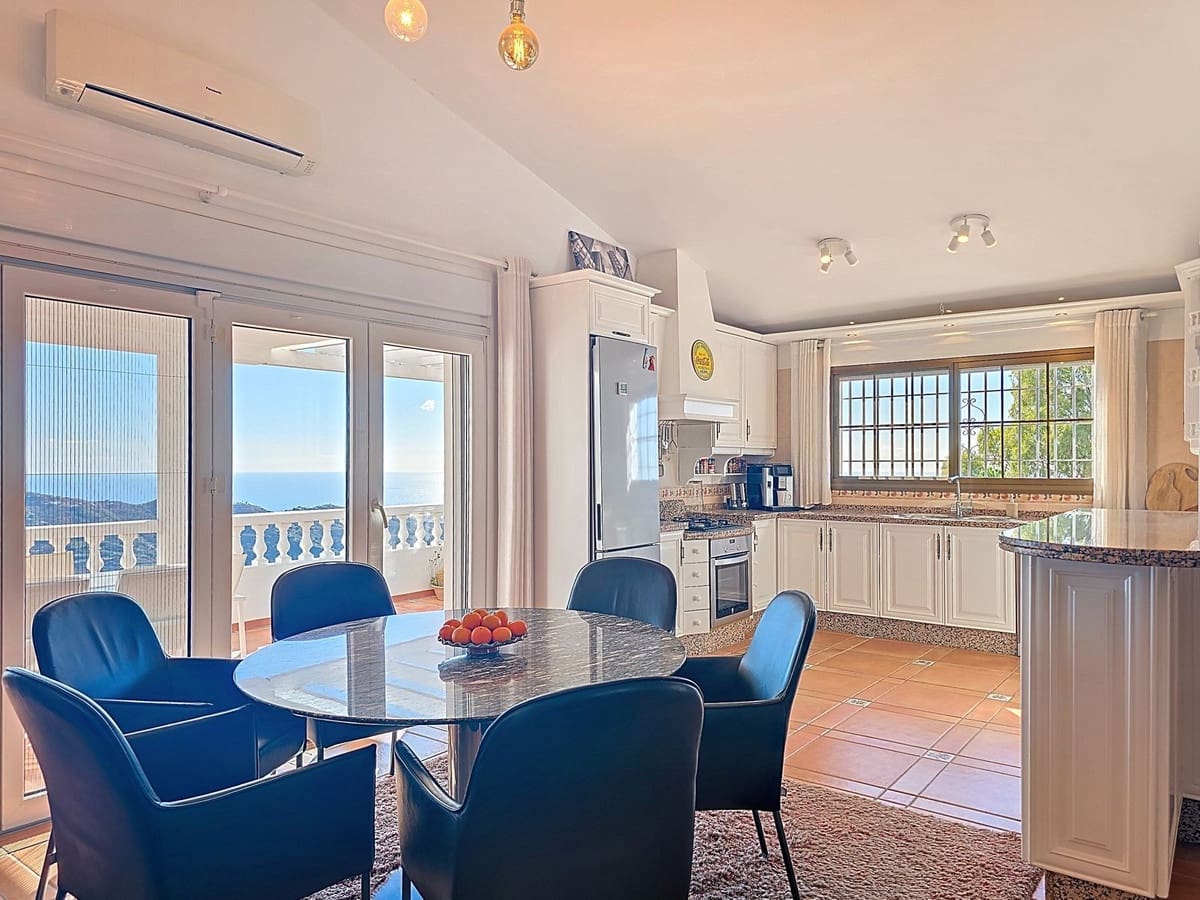 5 soveværelse Villa til salg i Sayalonga med swimmingpool - € 895.000 (Ref: 9432719)