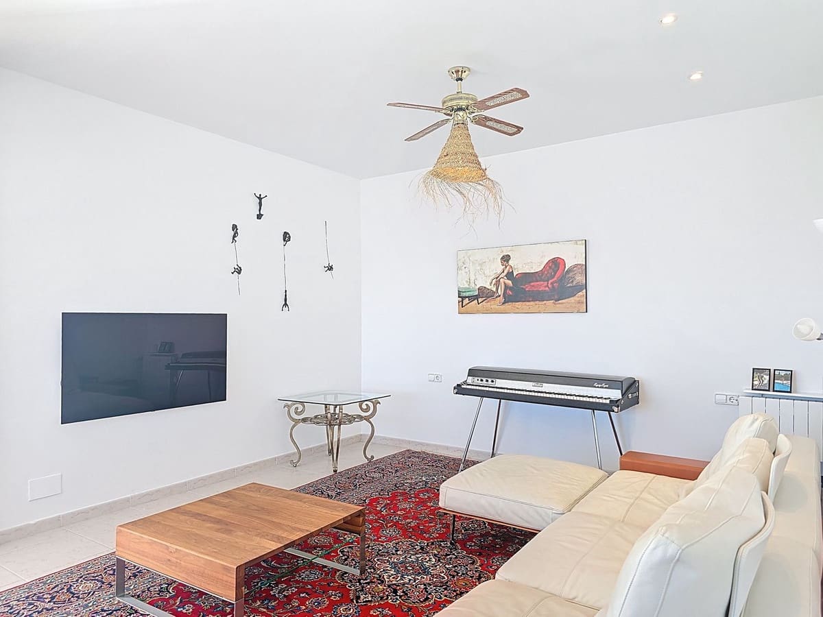 5 soveværelse Villa til salg i Sayalonga med swimmingpool - € 895.000 (Ref: 9432719)