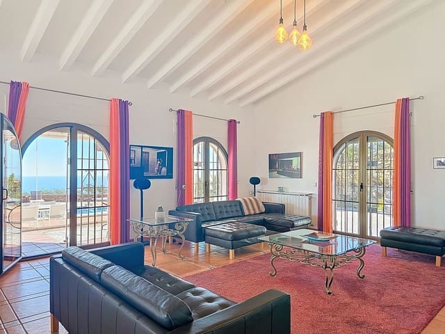 5 sovrum Villa till salu i Sayalonga med pool - 895 000 € (Ref: 9432719)