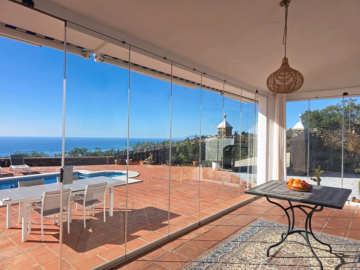 5 soveværelse Villa til salg i Sayalonga med swimmingpool - € 895.000 (Ref: 9432719)