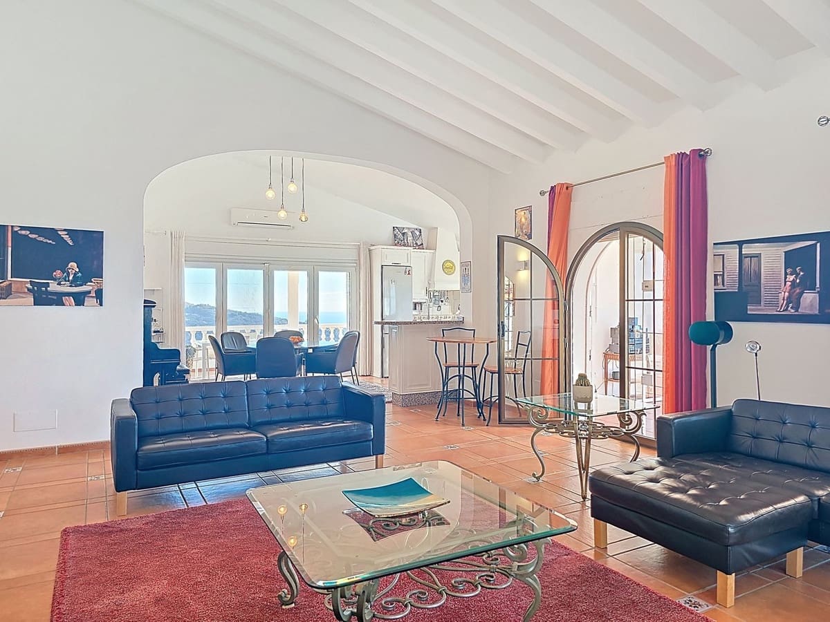 5 soveværelse Villa til salg i Sayalonga med swimmingpool - € 895.000 (Ref: 9432719)