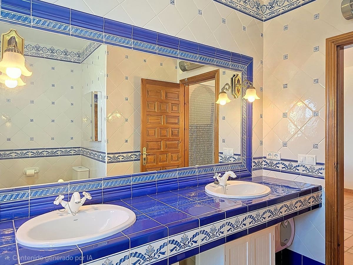 5 soveværelse Villa til salg i Sayalonga med swimmingpool - € 895.000 (Ref: 9432719)