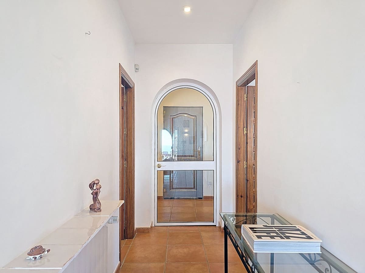 5 slaapkamer Villa te koop in Sayalonga met zwembad - € 895.000 (Ref: 9432719)