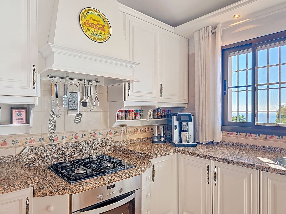 5 slaapkamer Villa te koop in Sayalonga met zwembad - € 895.000 (Ref: 9432719)