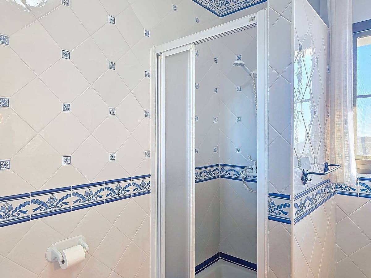 5 slaapkamer Villa te koop in Sayalonga met zwembad - € 895.000 (Ref: 9432719)