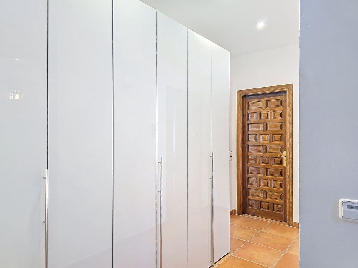 5 slaapkamer Villa te koop in Sayalonga met zwembad - € 895.000 (Ref: 9432719)