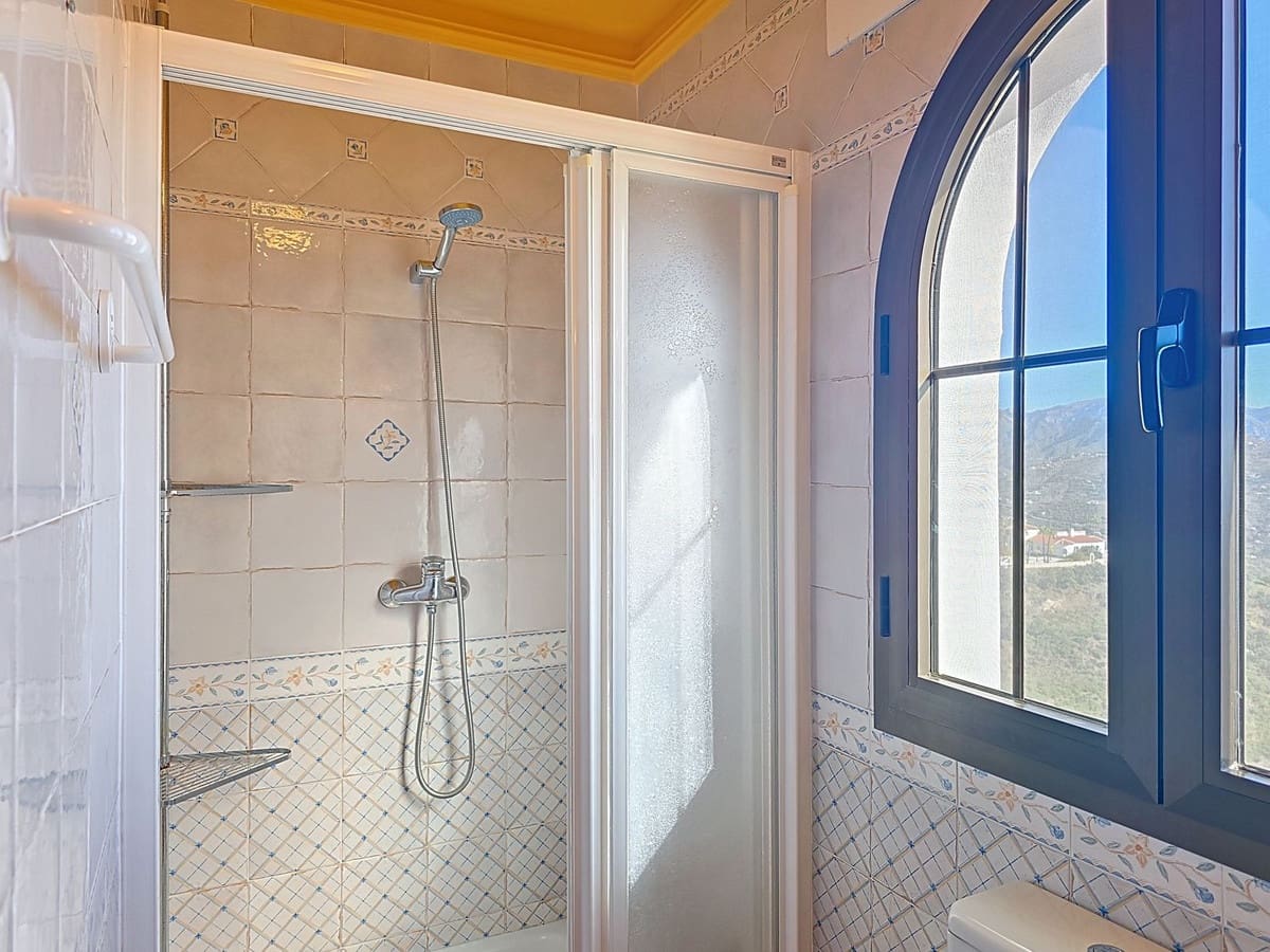 5 slaapkamer Villa te koop in Sayalonga met zwembad - € 895.000 (Ref: 9432719)