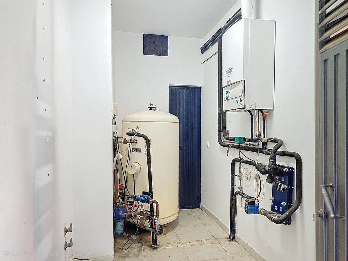 5 slaapkamer Villa te koop in Sayalonga met zwembad - € 895.000 (Ref: 9432719)