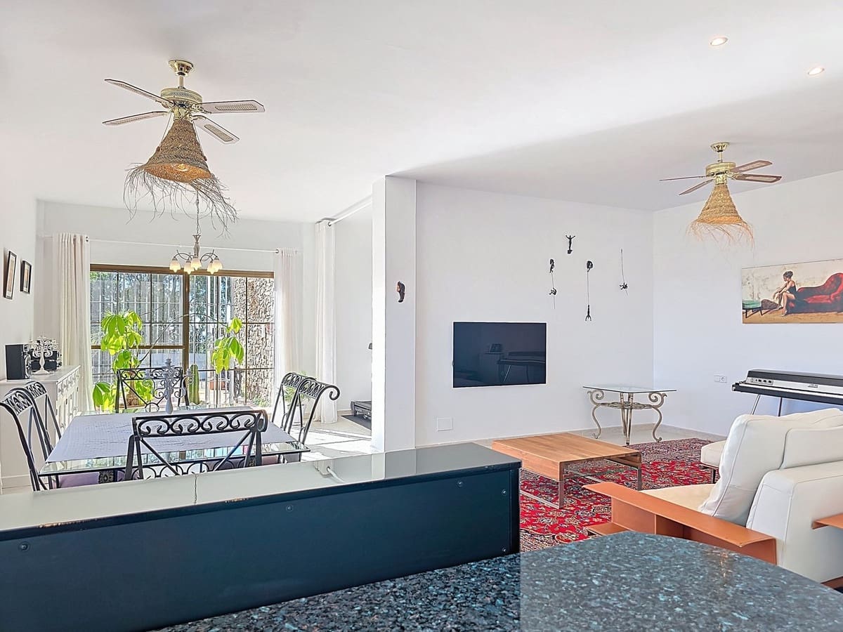 5 slaapkamer Villa te koop in Sayalonga met zwembad - € 895.000 (Ref: 9432719)