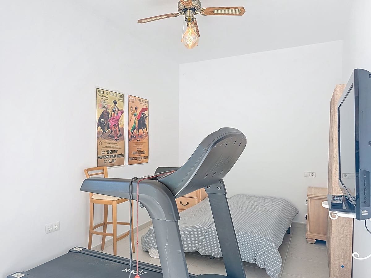 5 slaapkamer Villa te koop in Sayalonga met zwembad - € 895.000 (Ref: 9432719)