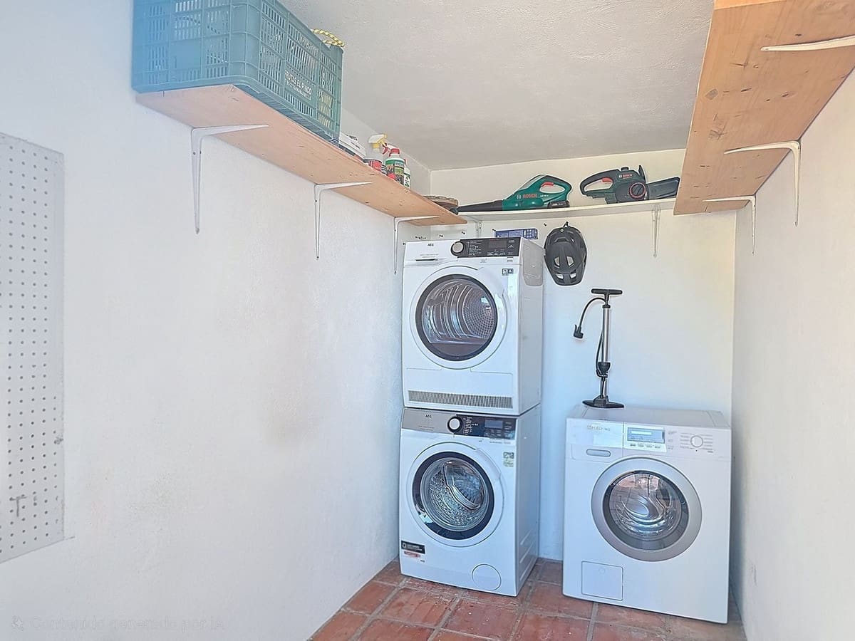 5 slaapkamer Villa te koop in Sayalonga met zwembad - € 895.000 (Ref: 9432719)