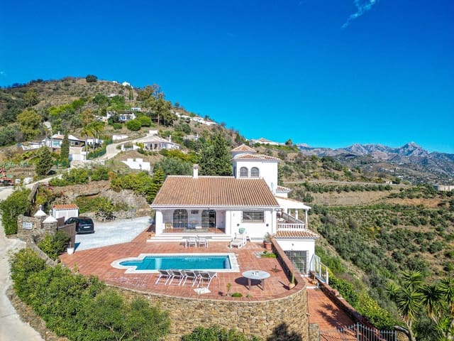 5 sypialnia Willa na sprzedaż w Sayalonga z basenem - 895 000 € (Ref: 9432719)