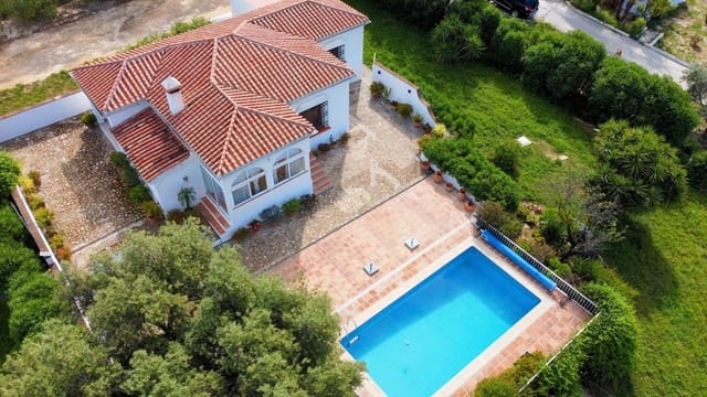 Chalet de 2 habitaciones en Almogía en venta con piscina garaje - 309.000 € (Ref: 9436302)