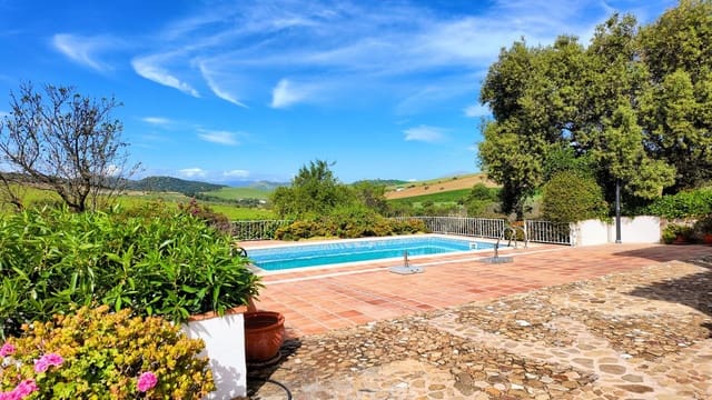 Chalet de 2 habitaciones en Almogía en venta con piscina garaje - 309.000 € (Ref: 9436302)