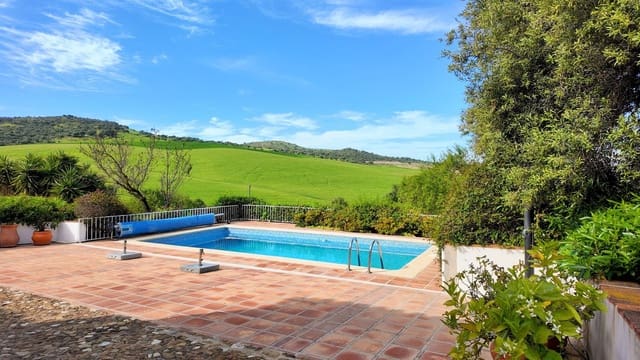 Chalet de 2 habitaciones en Almogía en venta con piscina garaje - 309.000 € (Ref: 9436302)