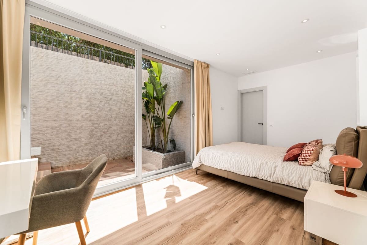 Chalet de 5 habitaciones en Marbella en venta con piscina - 2.950.000 € (Ref: 9443652)