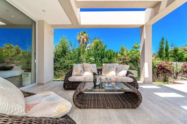 Chalet de 5 habitaciones en Marbella en venta con piscina - 2.950.000 € (Ref: 9443652)