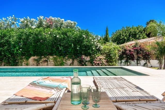 Chalet de 5 habitaciones en Marbella en venta con piscina - 2.950.000 € (Ref: 9443652)