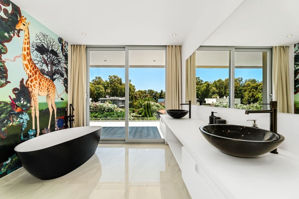 5 Zimmer Villa zu verkaufen in Marbella mit Pool - 2.950.000 € (Ref: 9443652)