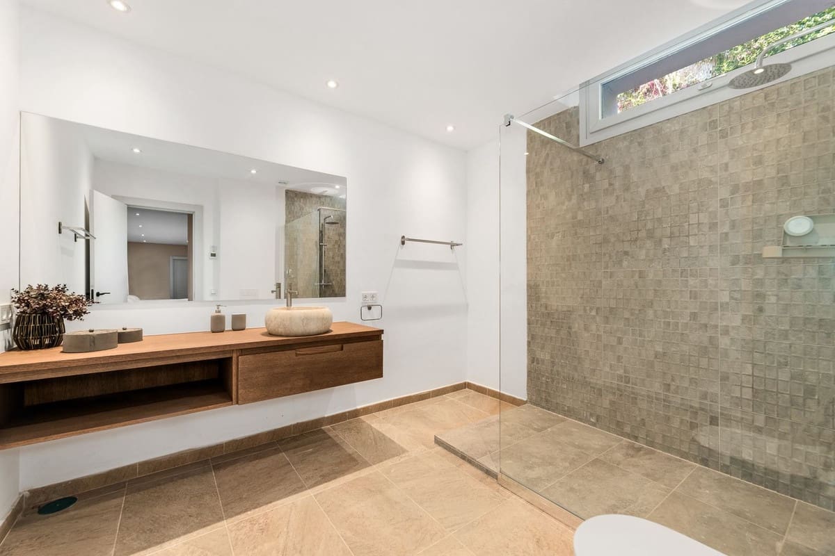 5 Zimmer Villa zu verkaufen in Marbella mit Pool - 2.950.000 € (Ref: 9443652)