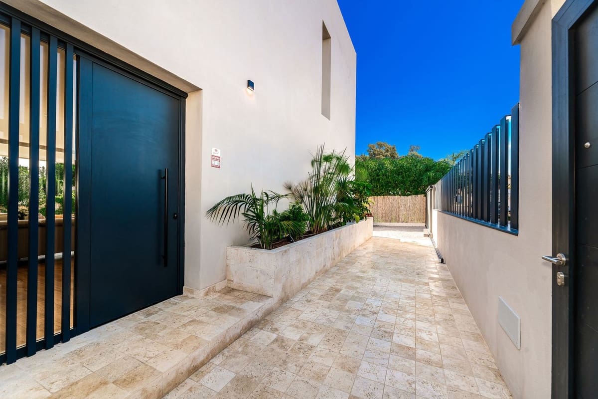 5 Zimmer Villa zu verkaufen in Marbella mit Pool - 2.950.000 € (Ref: 9443652)