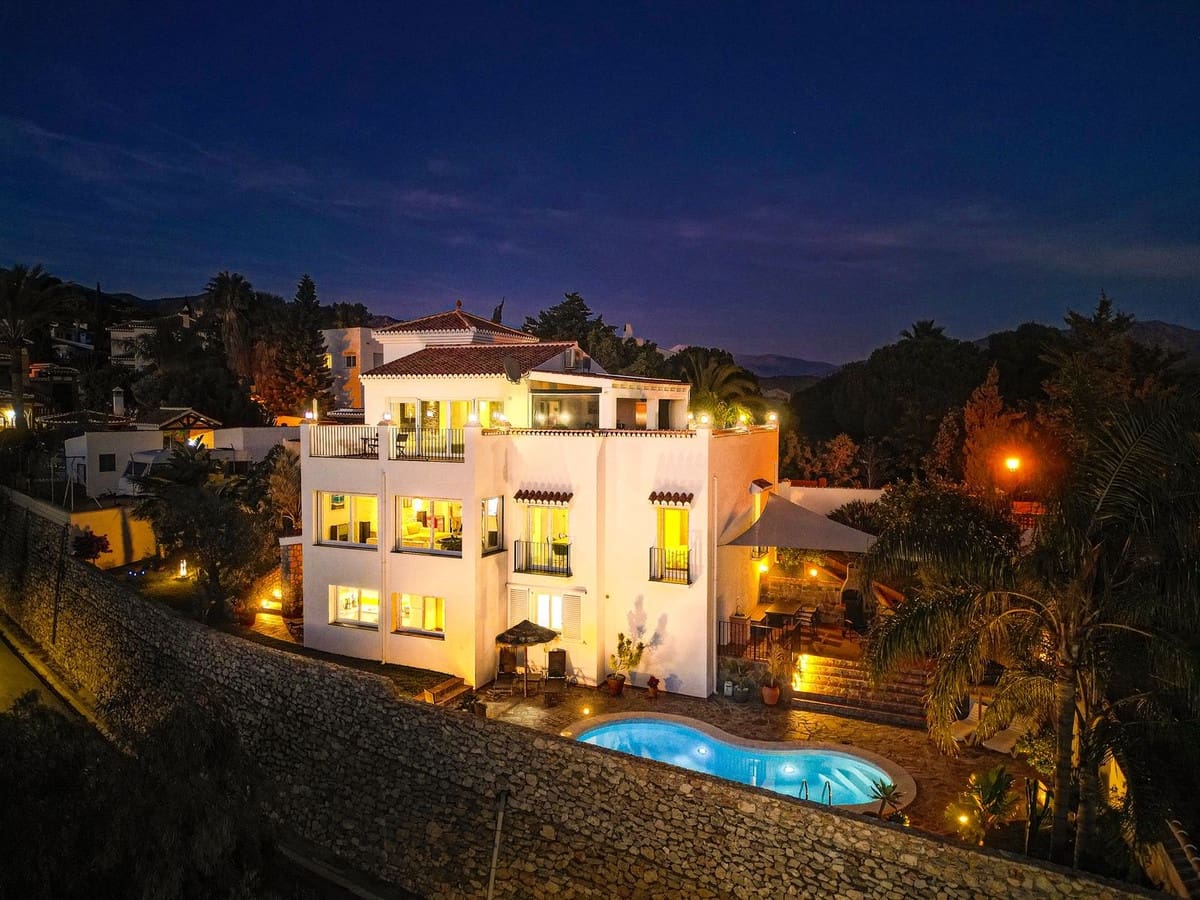 4 sypialnia Willa na sprzedaż w Salobrena z basenem garażem - 879 000 € (Ref: 9450865)