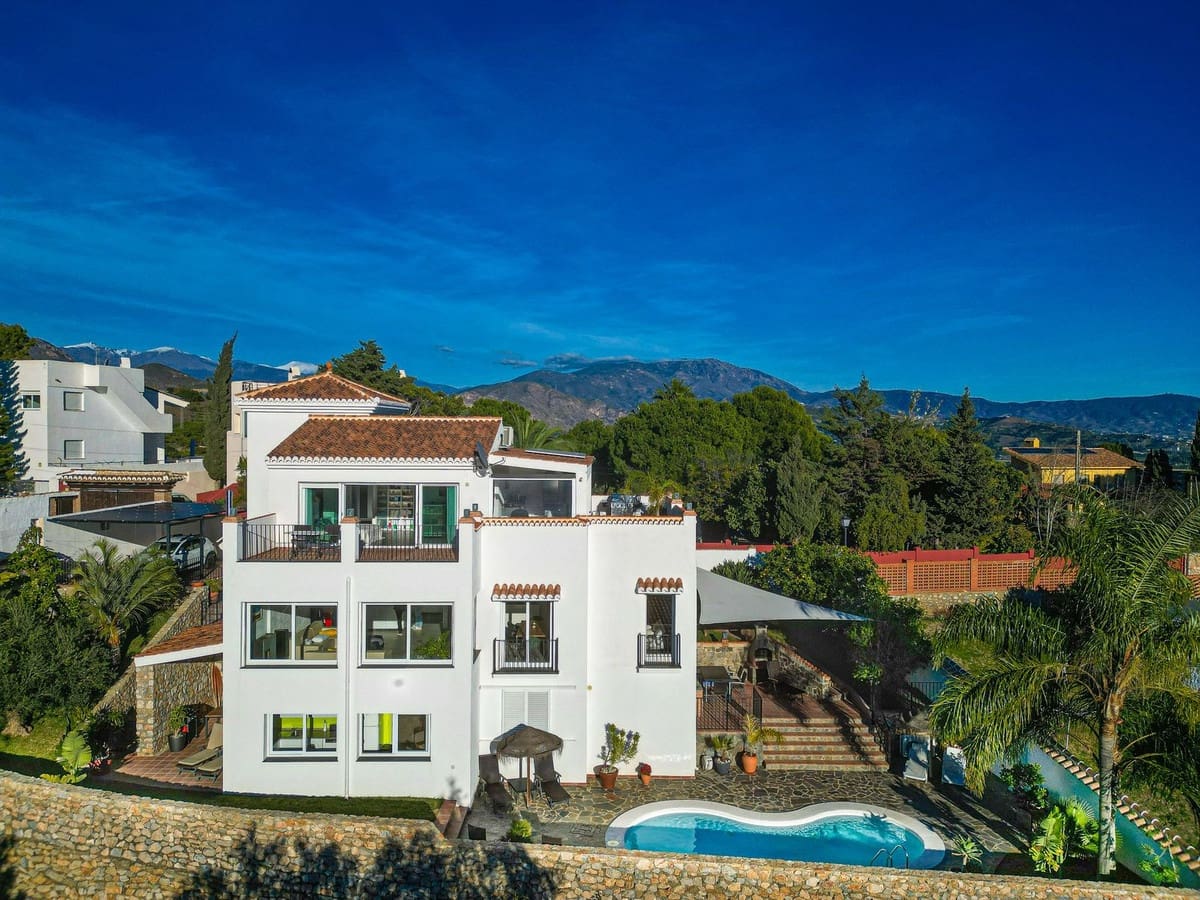 4 sypialnia Willa na sprzedaż w Salobrena z basenem garażem - 879 000 € (Ref: 9450865)