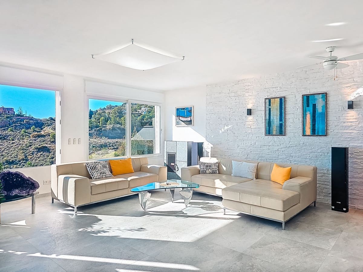 4 sypialnia Willa na sprzedaż w Salobrena z basenem garażem - 945 000 € (Ref: 9450865)