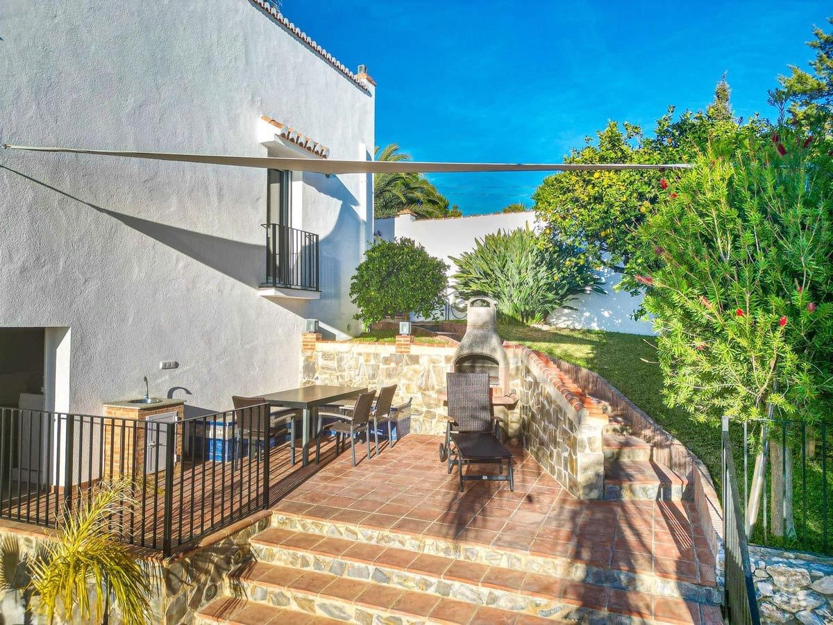 4 sypialnia Willa na sprzedaż w Salobrena z basenem garażem - 945 000 € (Ref: 9450865)