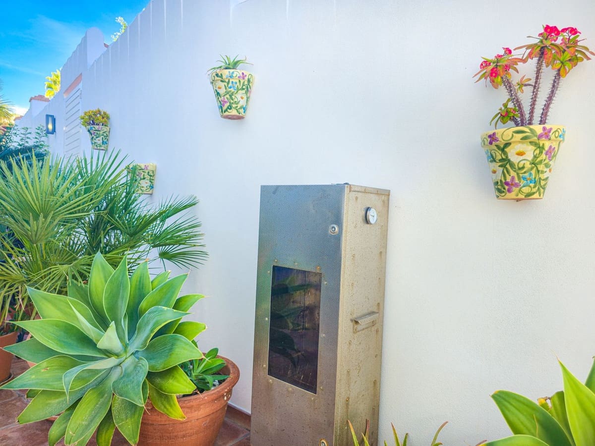 4 sypialnia Willa na sprzedaż w Salobrena z basenem garażem - 945 000 € (Ref: 9450865)