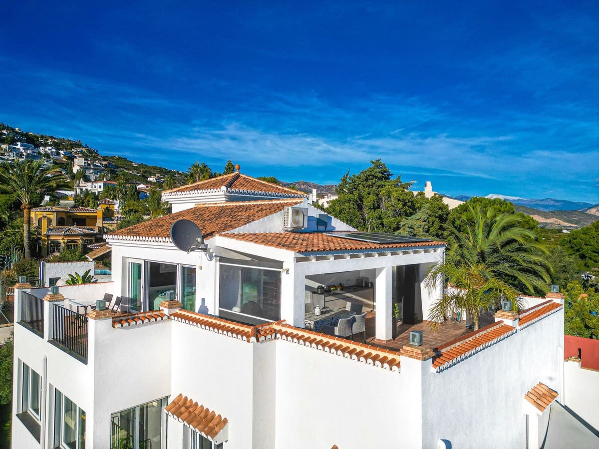 4 sypialnia Willa na sprzedaż w Salobrena z basenem garażem - 945 000 € (Ref: 9450865)