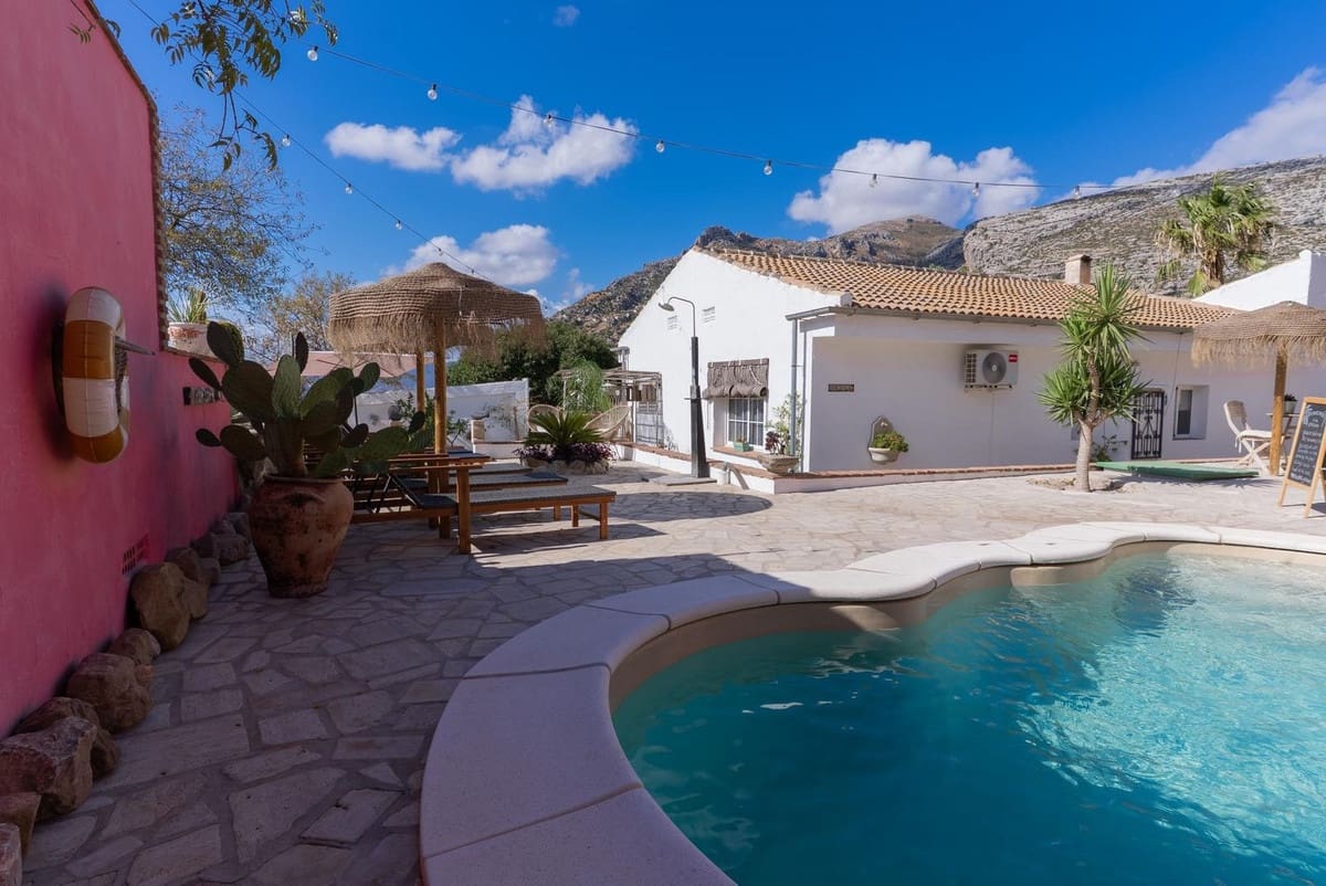 Finca/Casa Rural de 4 habitaciones en Valle de Abdalajís en venta con piscina - 465.000 € (Ref: 9460831)