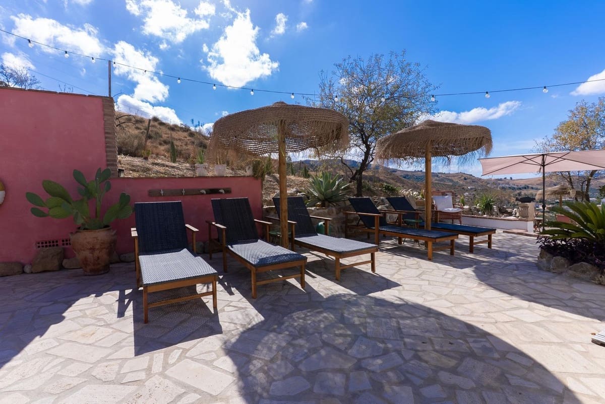 Finca/Casa Rural de 4 habitaciones en Valle de Abdalajís en venta con piscina - 465.000 € (Ref: 9460831)