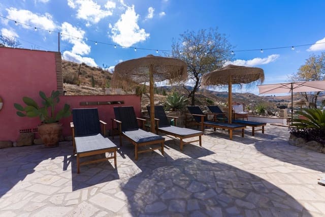 Finca/Casa Rural de 4 habitaciones en Valle de Abdalajís en venta con piscina - 465.000 € (Ref: 9460831)