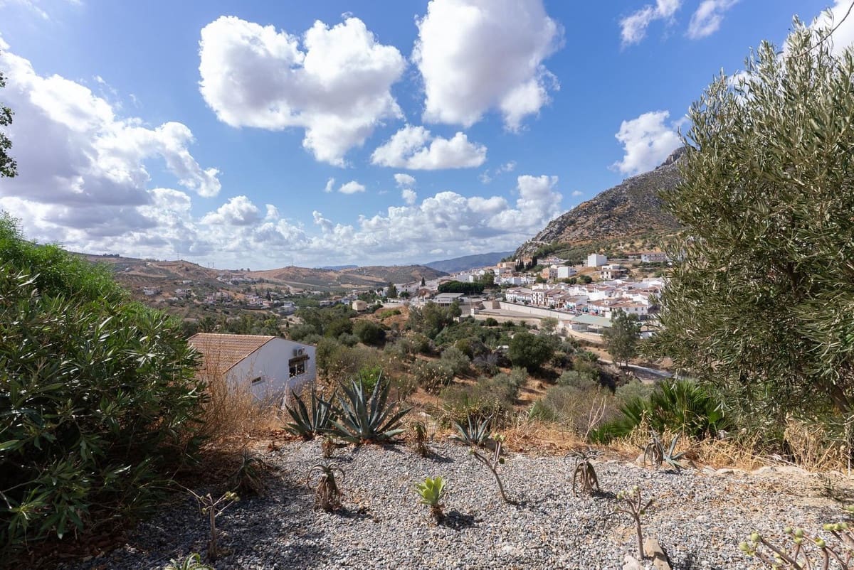 Finca/Casa Rural de 4 habitaciones en Valle de Abdalajís en venta con piscina - 465.000 € (Ref: 9460831)