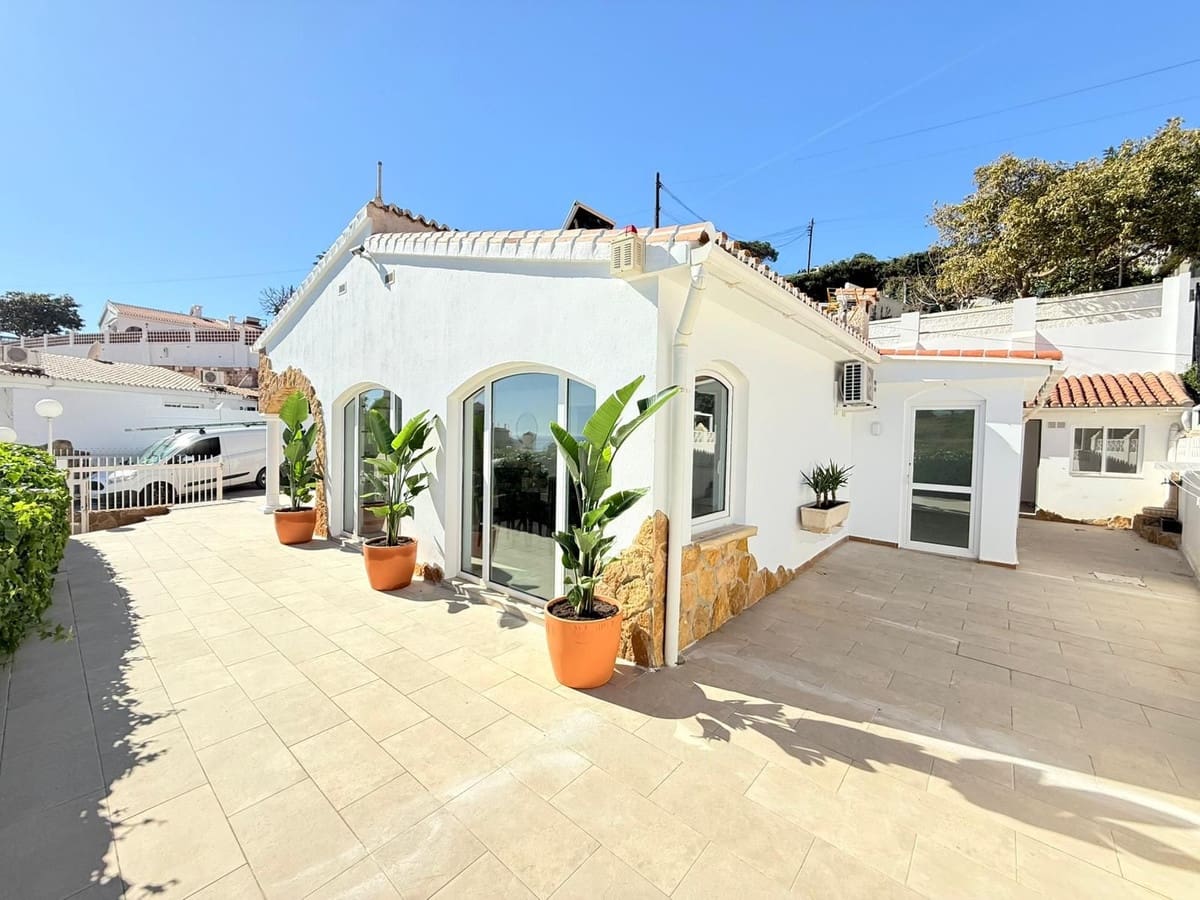3 bedroom Villa for sale in Torrox-Costa with pool garage - € 450,000 (Ref: 9461076)