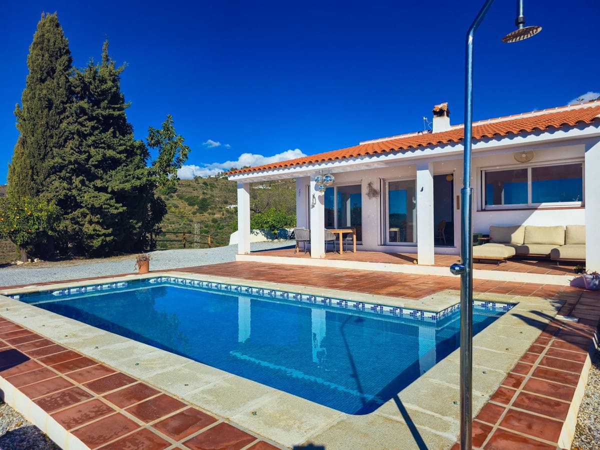 3 bedroom Villa for sale in Competa with pool garage - € 549,000 (Ref: 9470675)