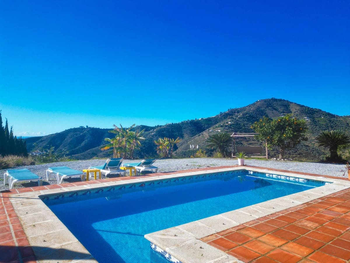 3 bedroom Villa for sale in Competa with pool garage - € 549,000 (Ref: 9470675)