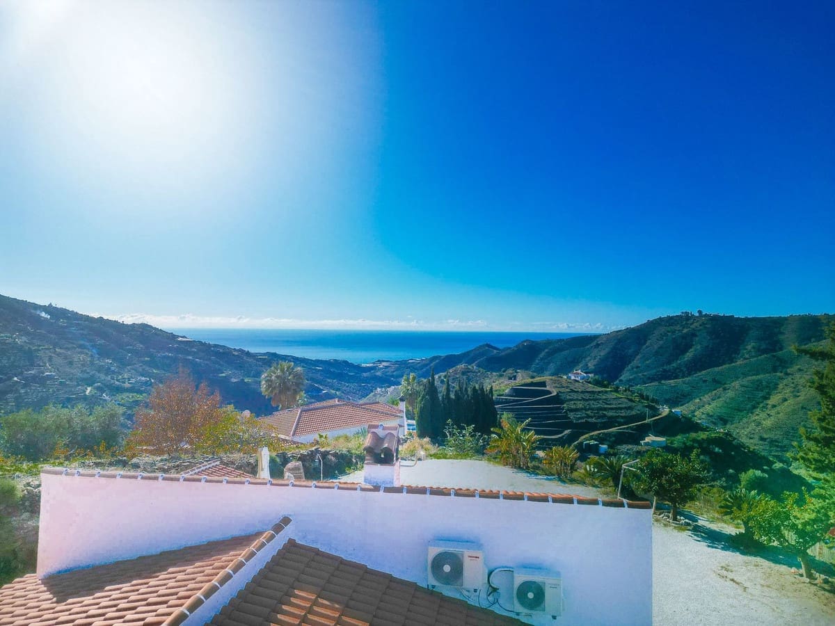 3 bedroom Villa for sale in Competa with pool garage - € 549,000 (Ref: 9470675)