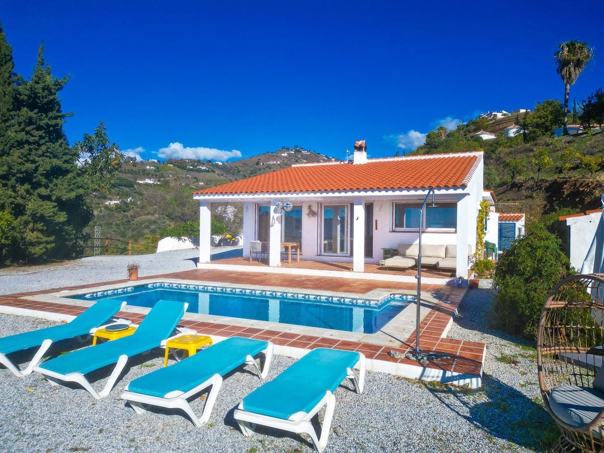 3 bedroom Villa for sale in Competa with pool garage - € 549,000 (Ref: 9470675)