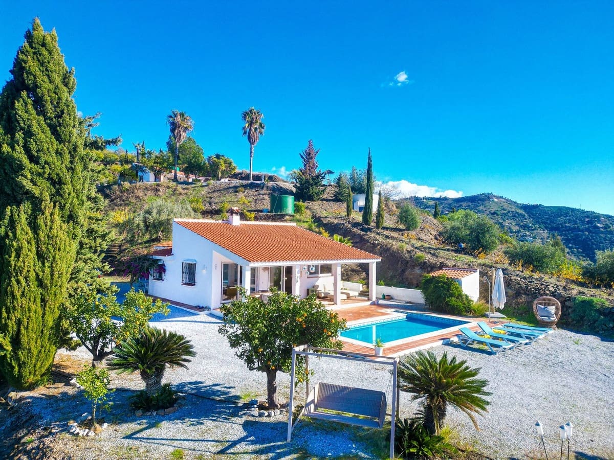 3 bedroom Villa for sale in Competa with pool garage - € 549,000 (Ref: 9470675)