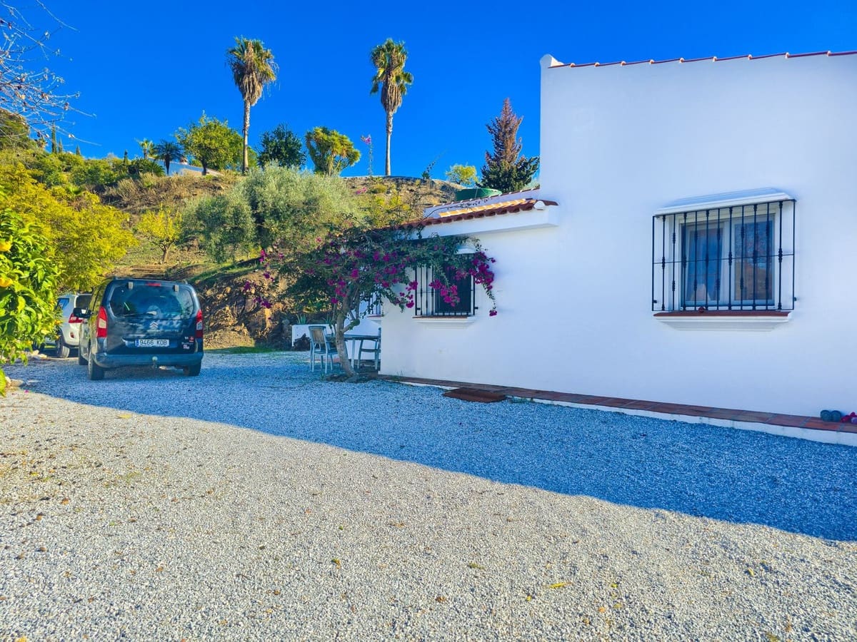 3 bedroom Villa for sale in Competa with pool garage - € 549,000 (Ref: 9470675)