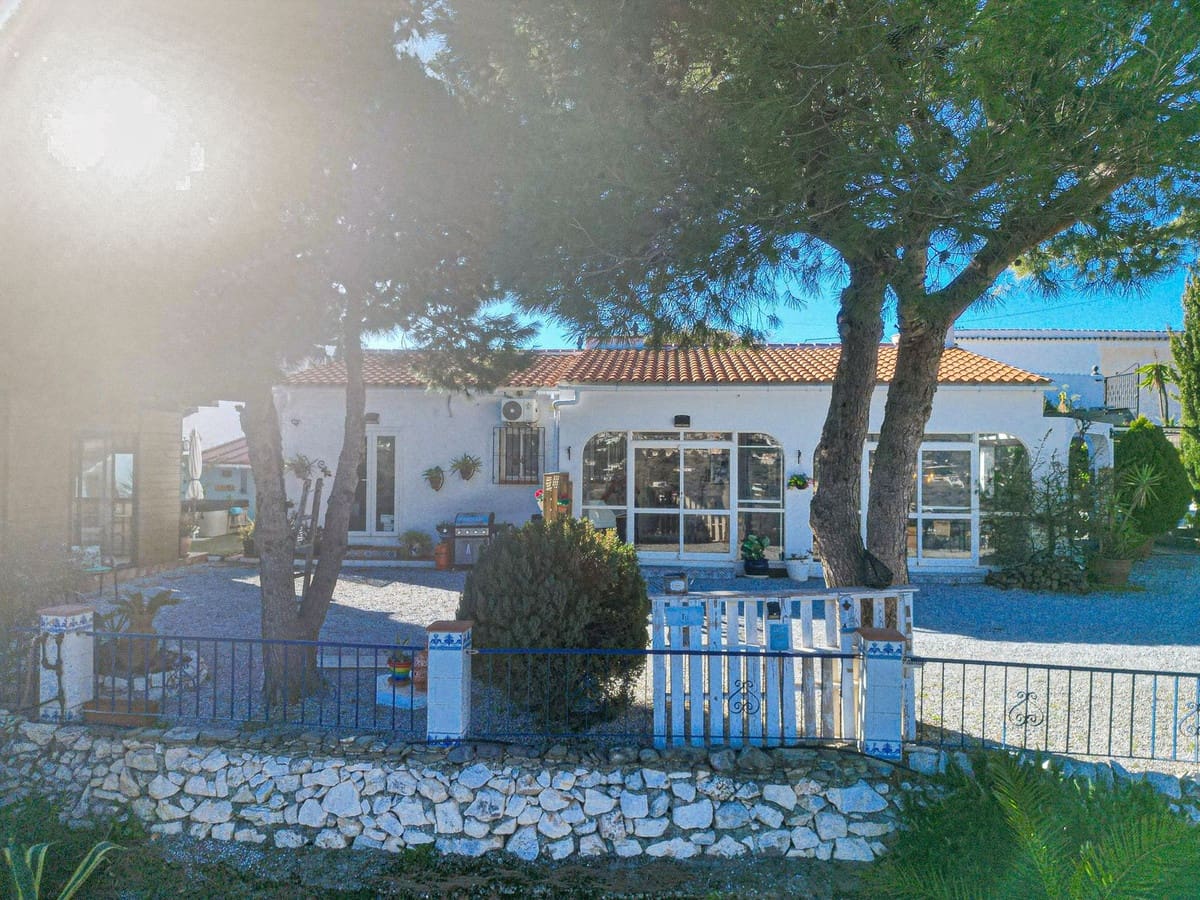 3 bedroom Villa for sale in Competa with garage - € 365,000 (Ref: 9521118)