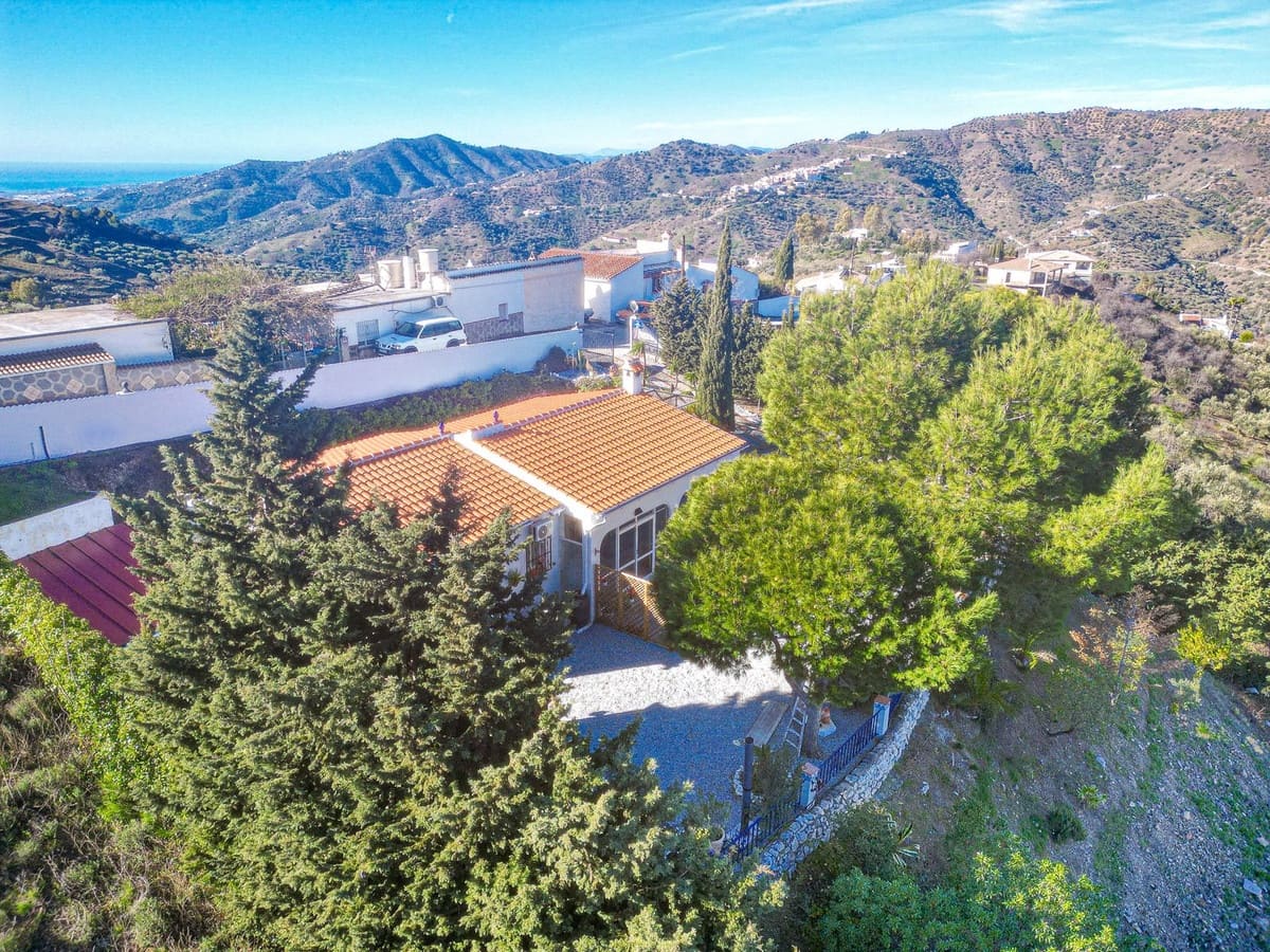 3 bedroom Villa for sale in Competa with garage - € 365,000 (Ref: 9521118)