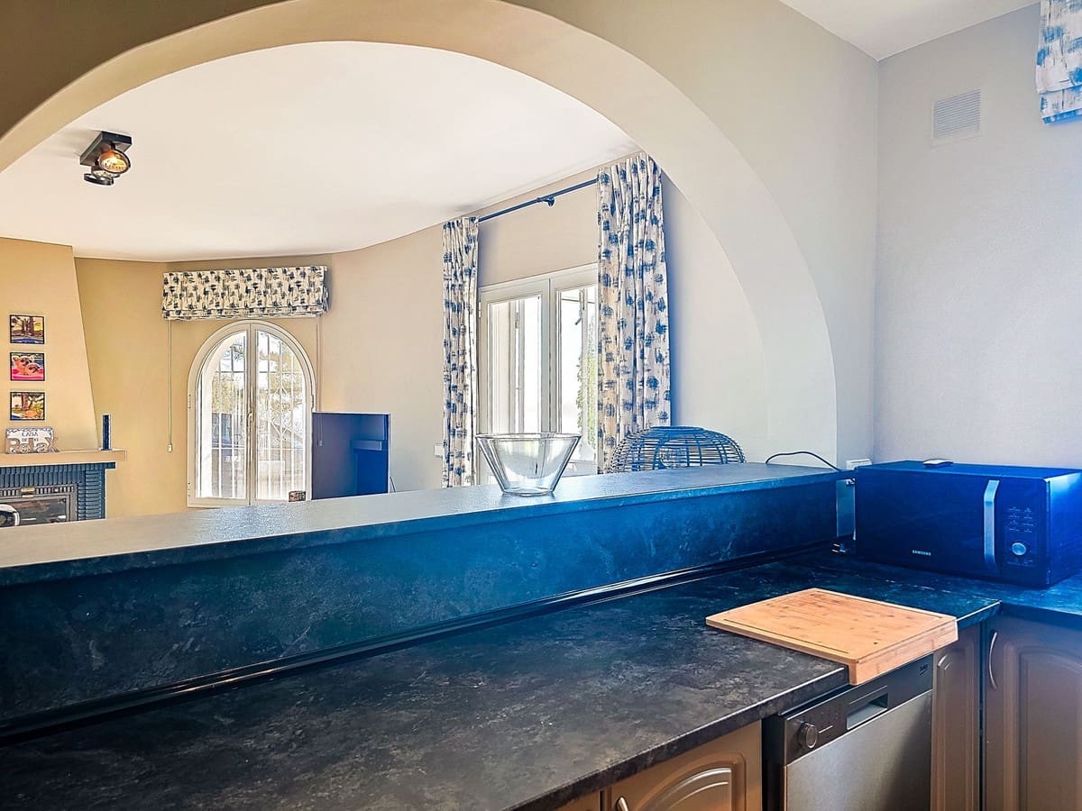 3 quarto Moradia para venda em Arenas com piscina garagem - 489 000 € (Ref: 9525963)