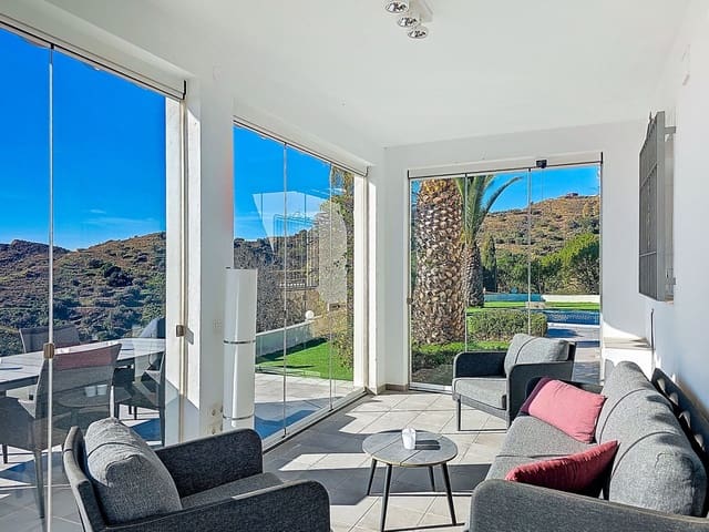 3 bedroom Villa for sale in Arenas with pool garage - € 489,000 (Ref: 9525963)