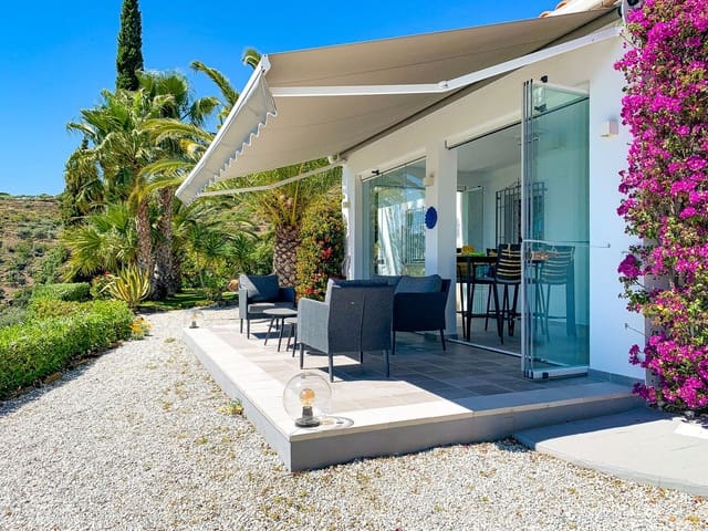 3 soveværelse Villa til salg i Arenas med swimmingpool garage - € 489.000 (Ref: 9525963)