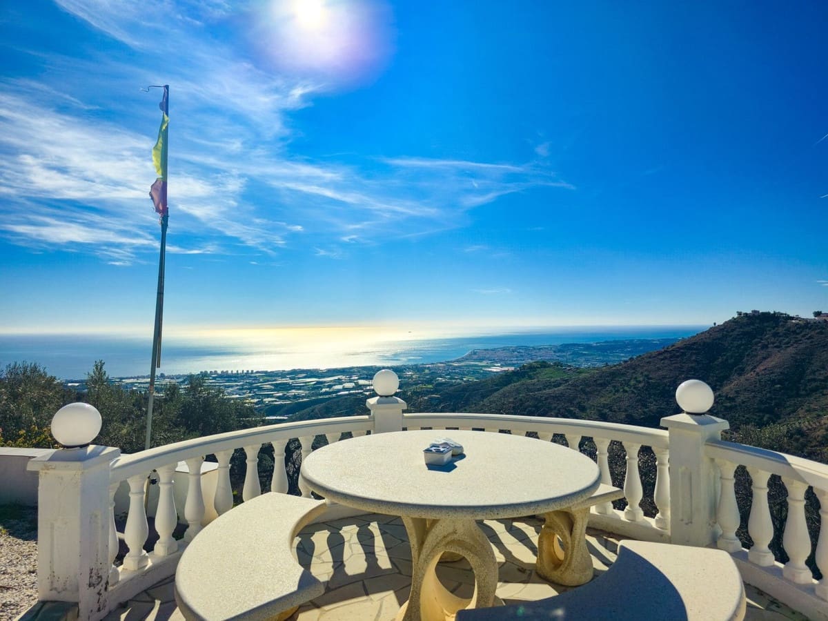 Chalet de 3 habitaciones en Arenas en venta con piscina garaje - 489.000 € (Ref: 9525963)