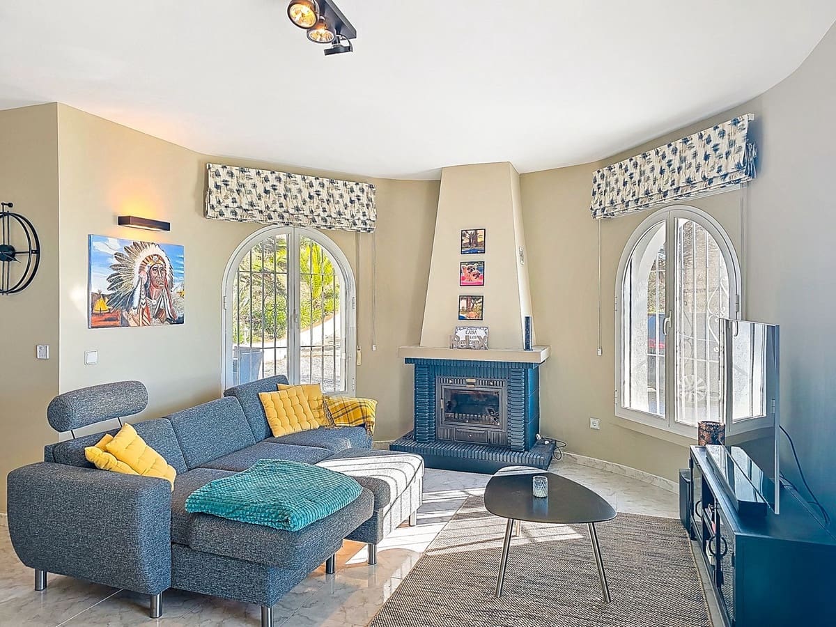 Chalet de 3 habitaciones en Arenas en venta con piscina garaje - 489.000 € (Ref: 9525963)