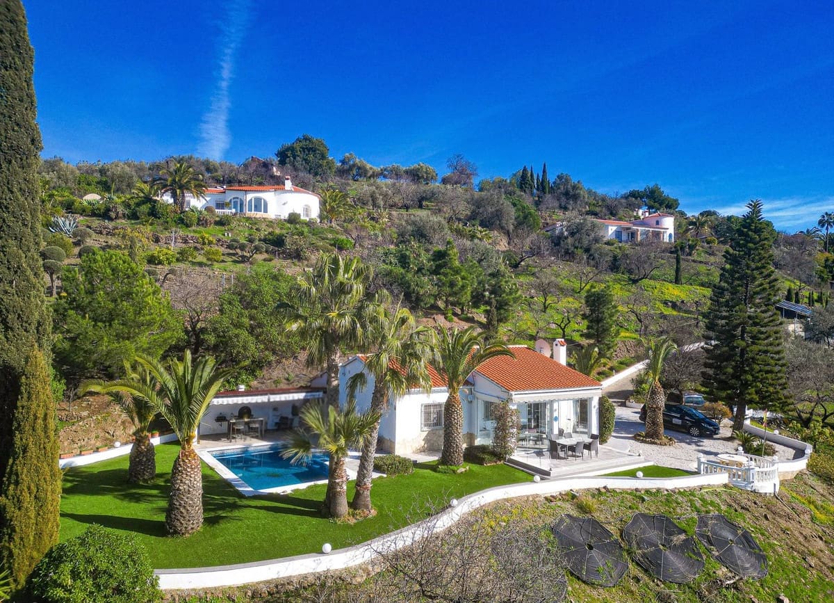 Chalet de 3 habitaciones en Arenas en venta con piscina garaje - 489.000 € (Ref: 9525963)